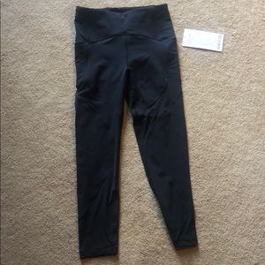Lululemon uncovered strength HR Crop 23”